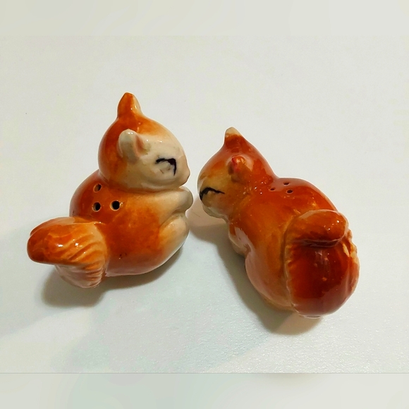 unknown Other - NUT HUGGERS - Vintage Squirrel Pair Salt & Pepper Shakers (No Plugs)